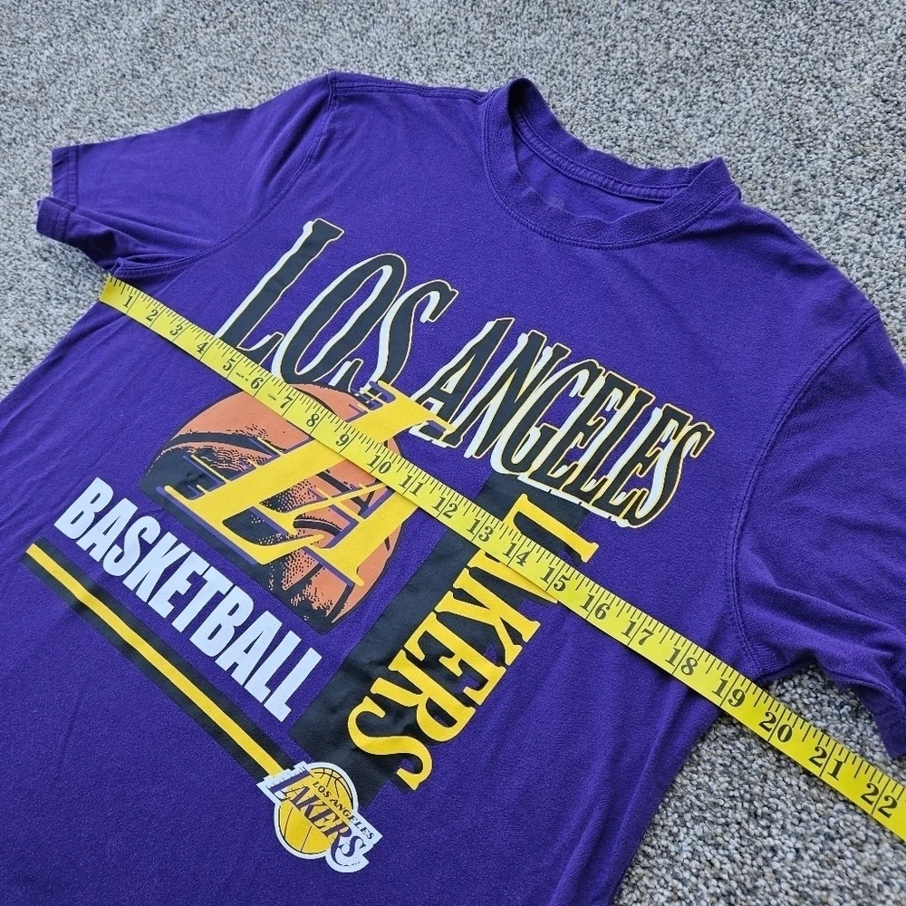 Vintage LA Lakers Los Angeles Spellout T Shirt NBA Basketball USA Unisex M